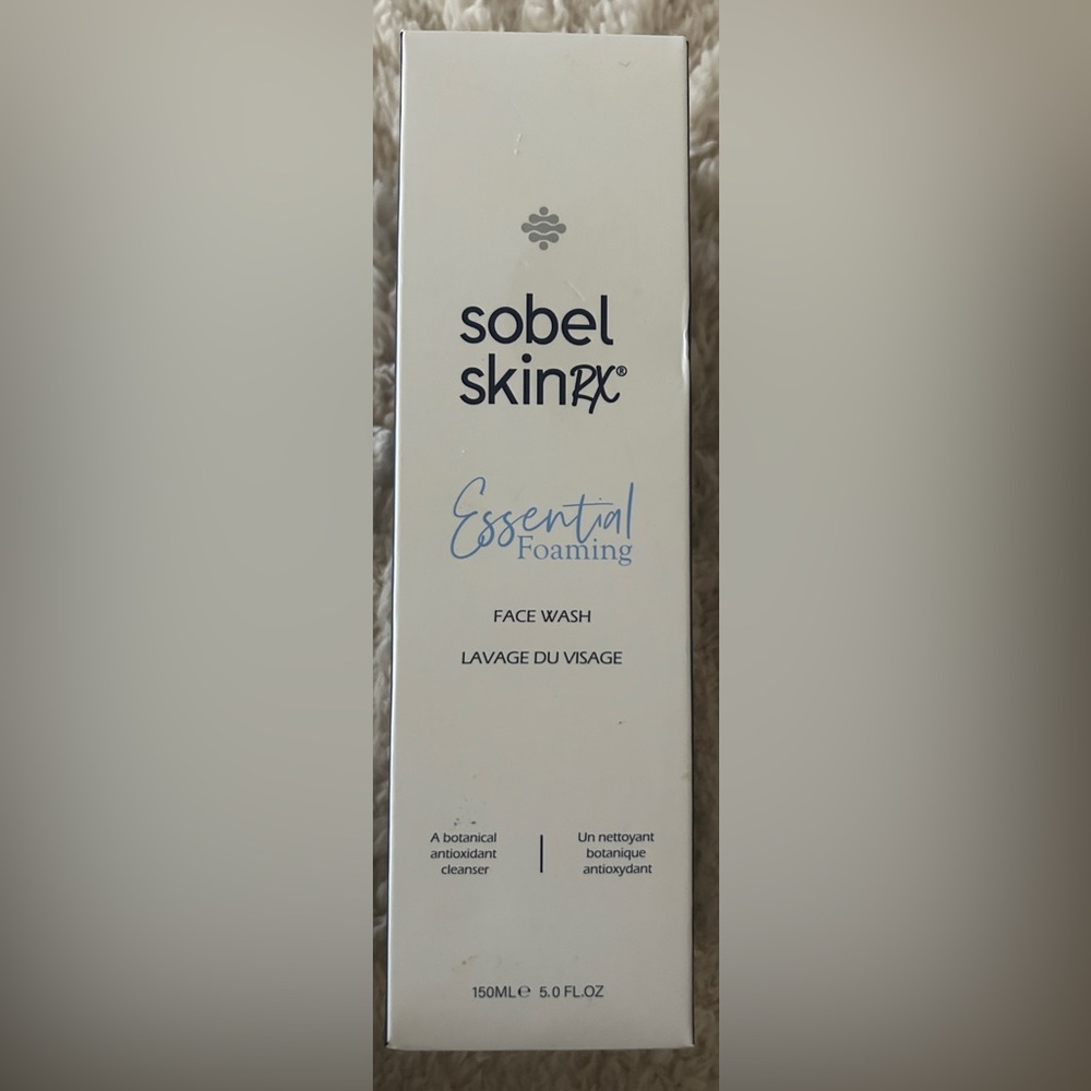 New - Skin Essential Foaming Face Wash